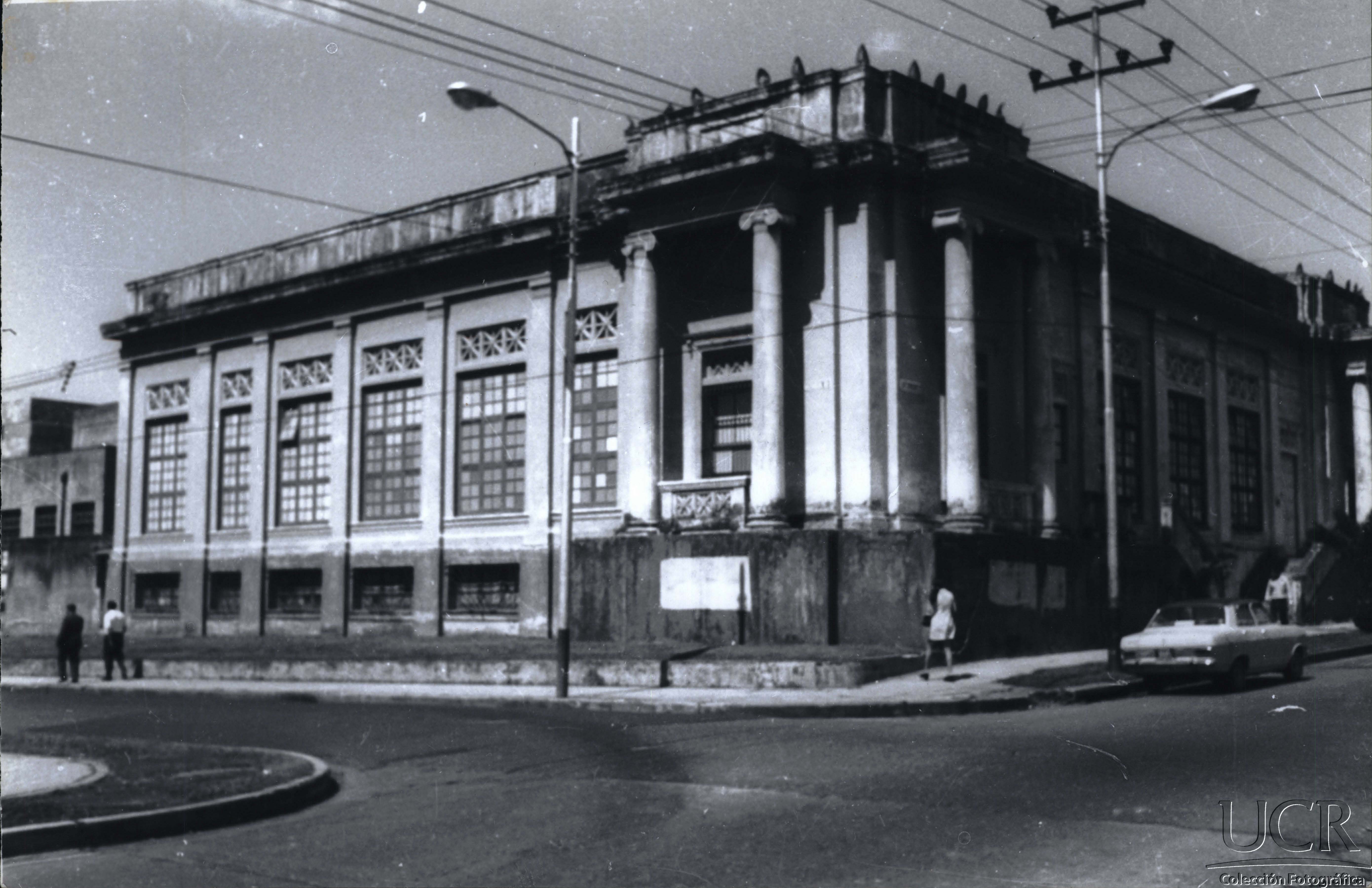 Universidad de Costa Rica en el Barrio González Lahmann, Edificio Central, Farmacia. Aproximadamente de 1940 a 1959.