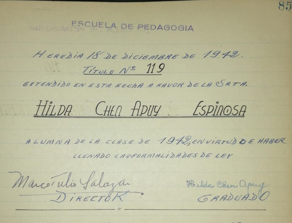Registro de título de la Profesora de Educación Primaria Hilda Chen-Apuy Espinoza.